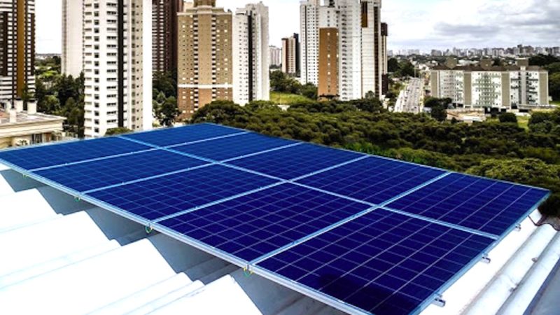 Consumidor investe em placa solar e conta de energia despenca