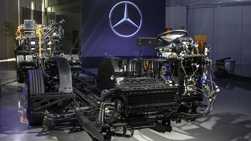 Mercedes lança no Brasil ônibus elétrico com tecnologia nacional