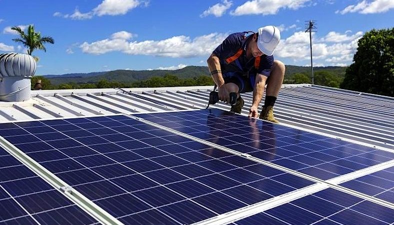 BYD inaugura nova linha de produção de módulos fotovoltaicos