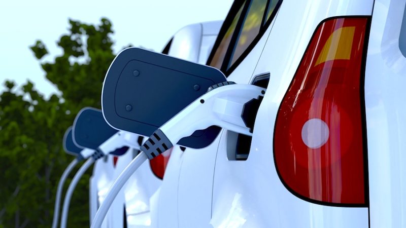 Mercado de veículos eletrificados fecha 2022 com recorde de vendas